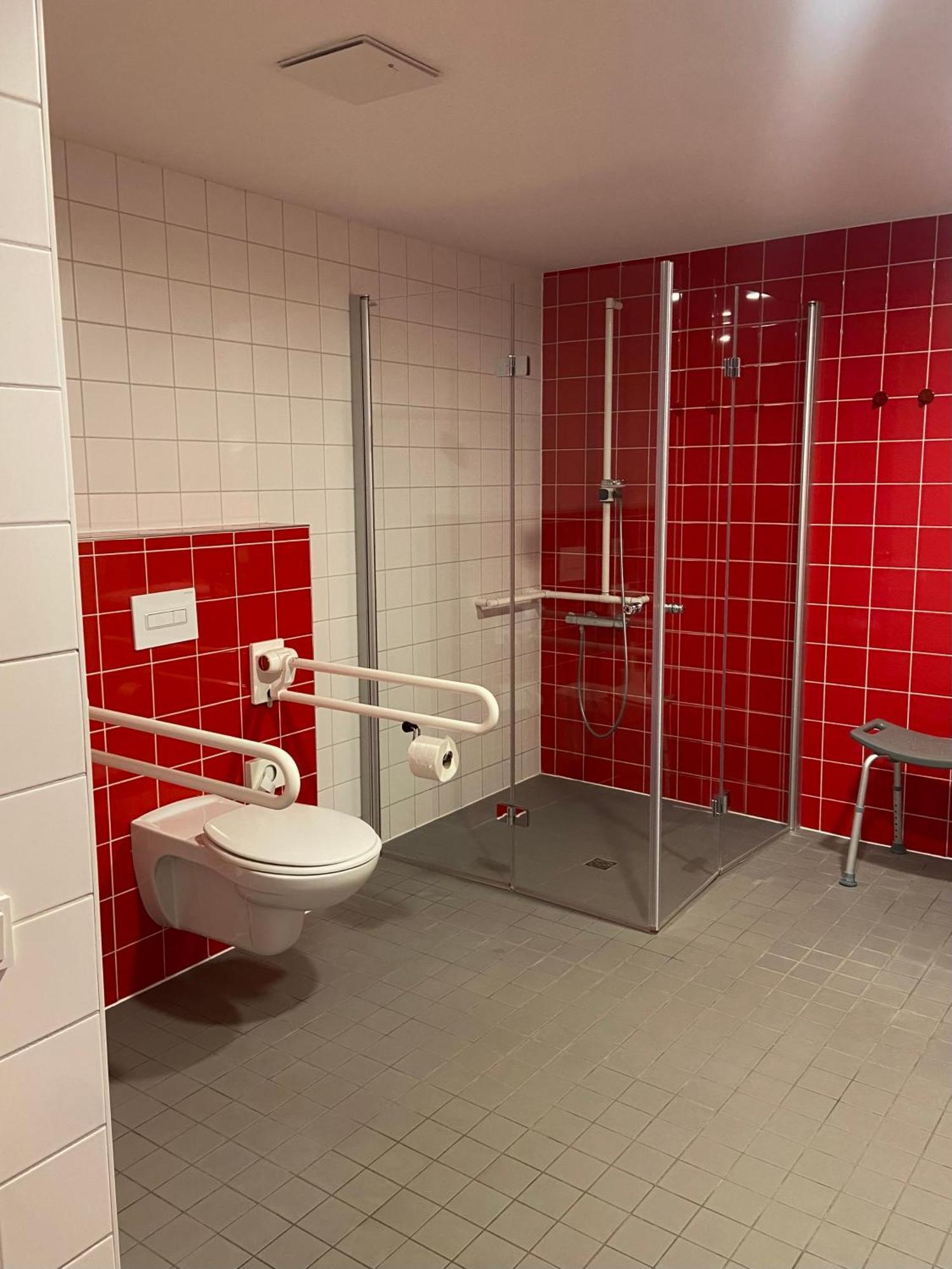 Zweibettzimmer mit Bad