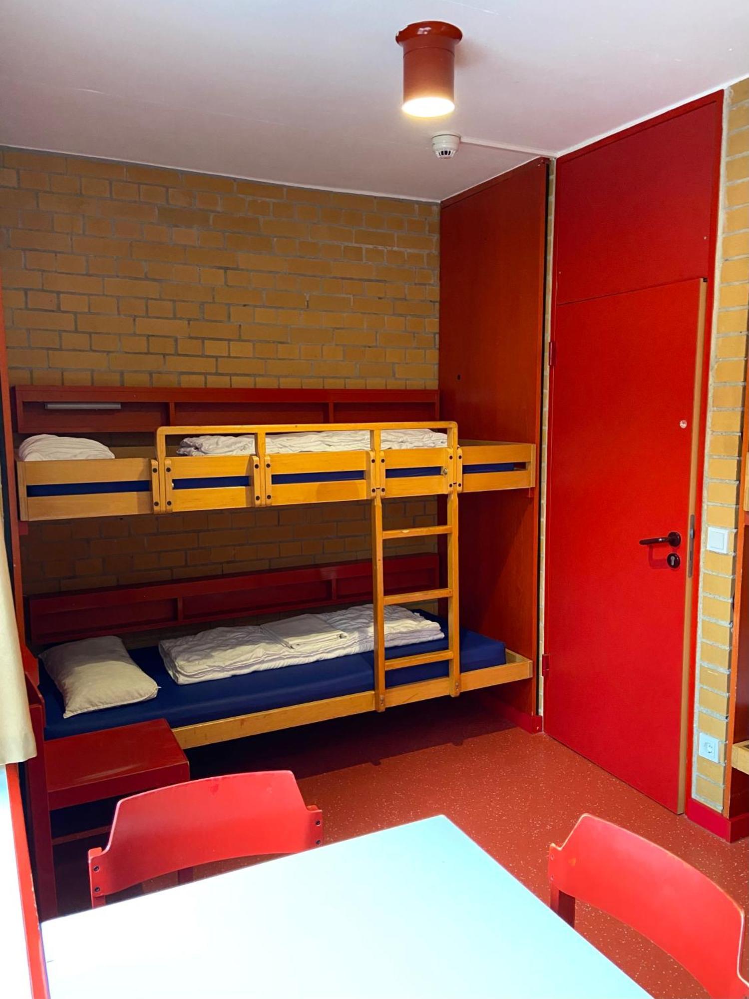 Vierbettzimmer mit Bad