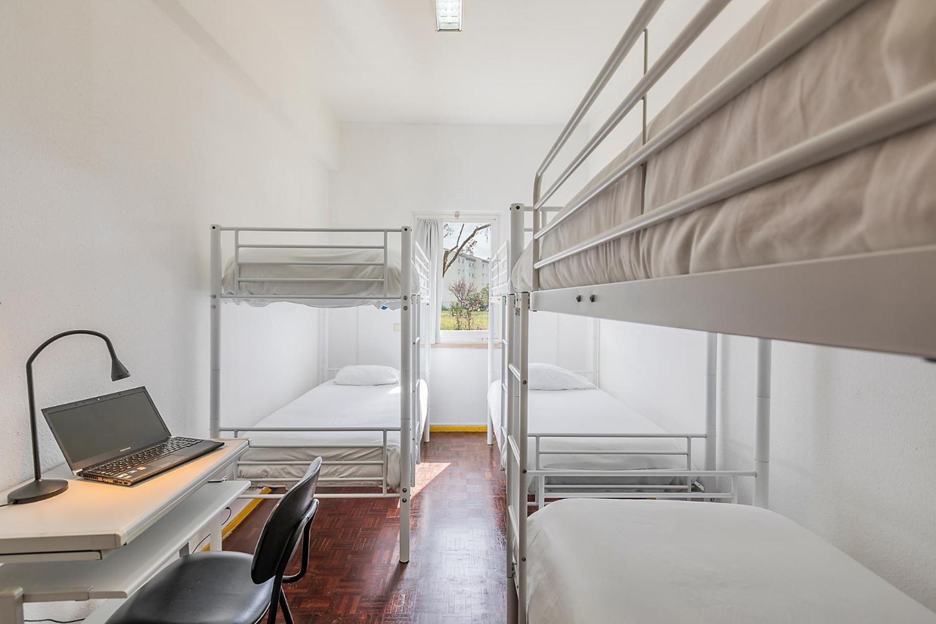 Cama em Dormitório Feminino com 6 Camas