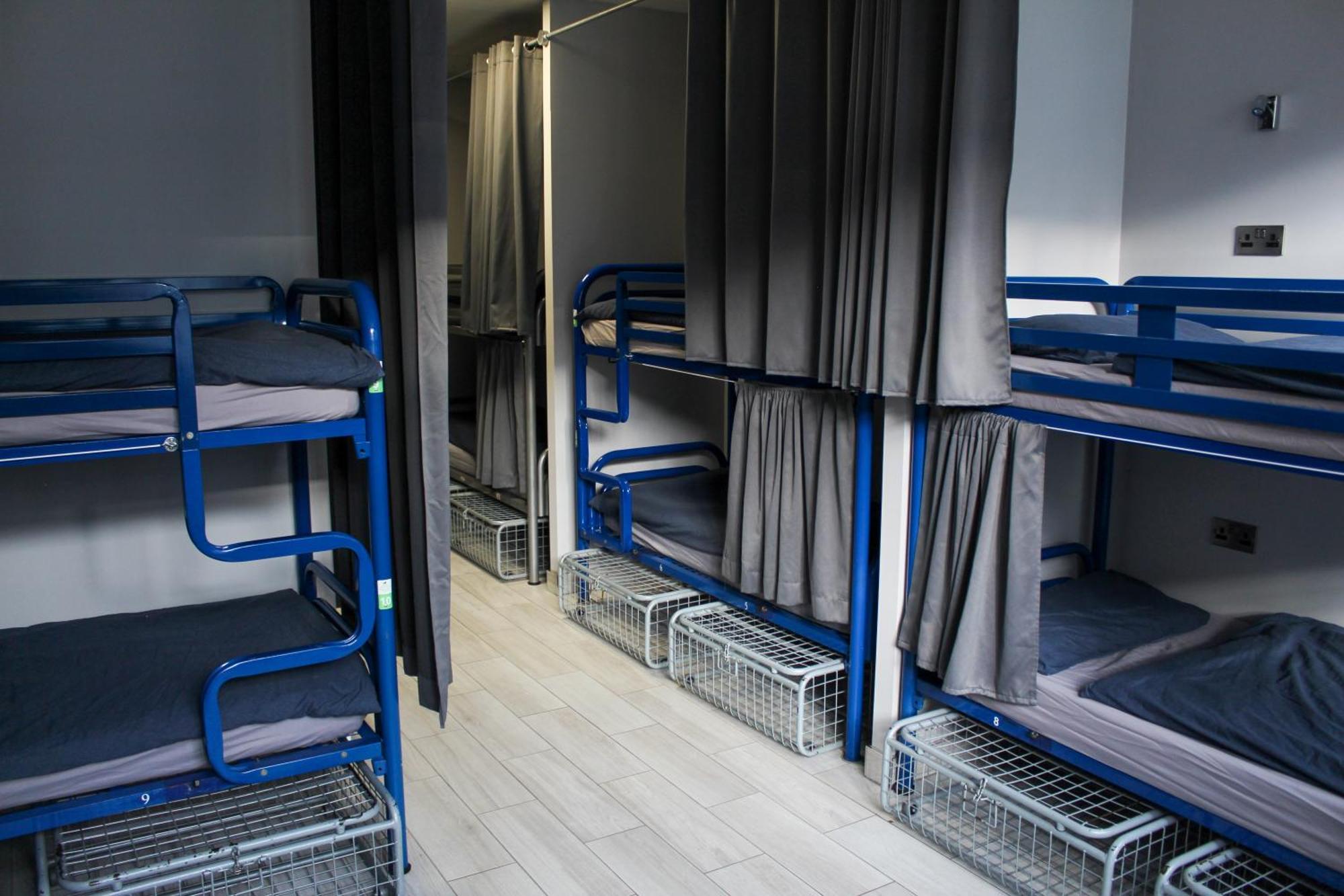 1 Cama em Dormitório Misto com 32 Camas