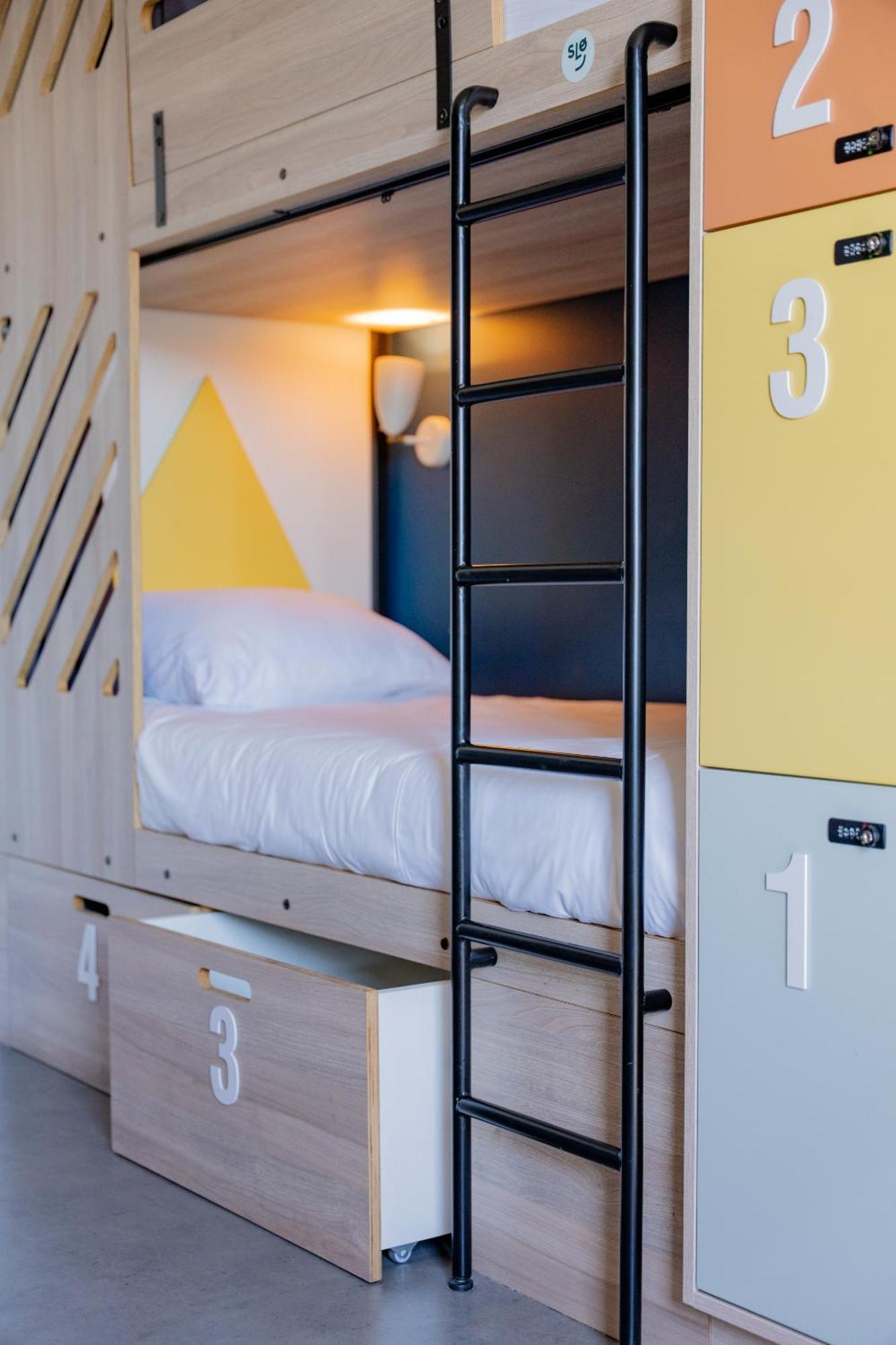 Bed 8-Bed Mixed Dormitory Room