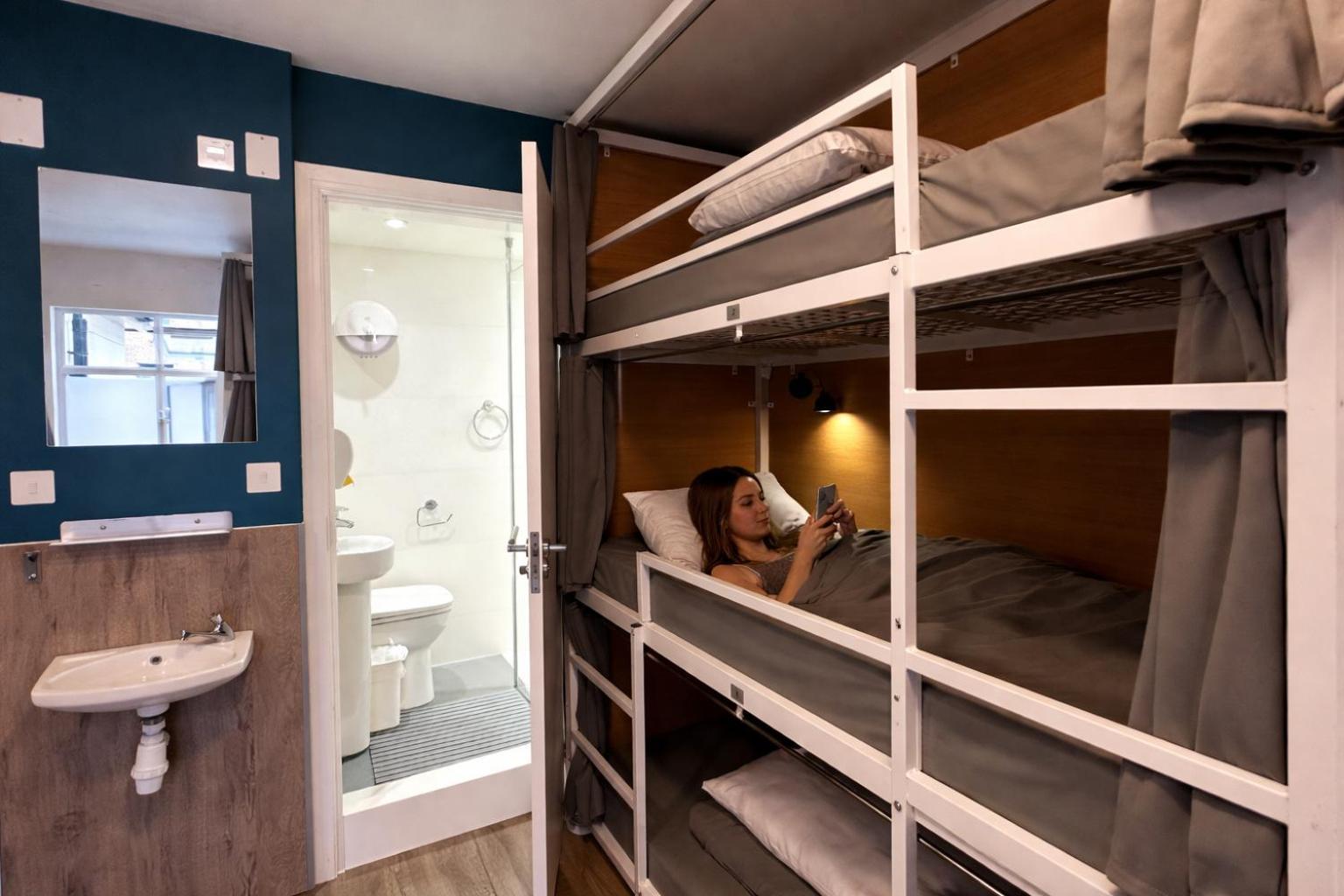Bunk Bed Female Dormitory Room 18-45 Years