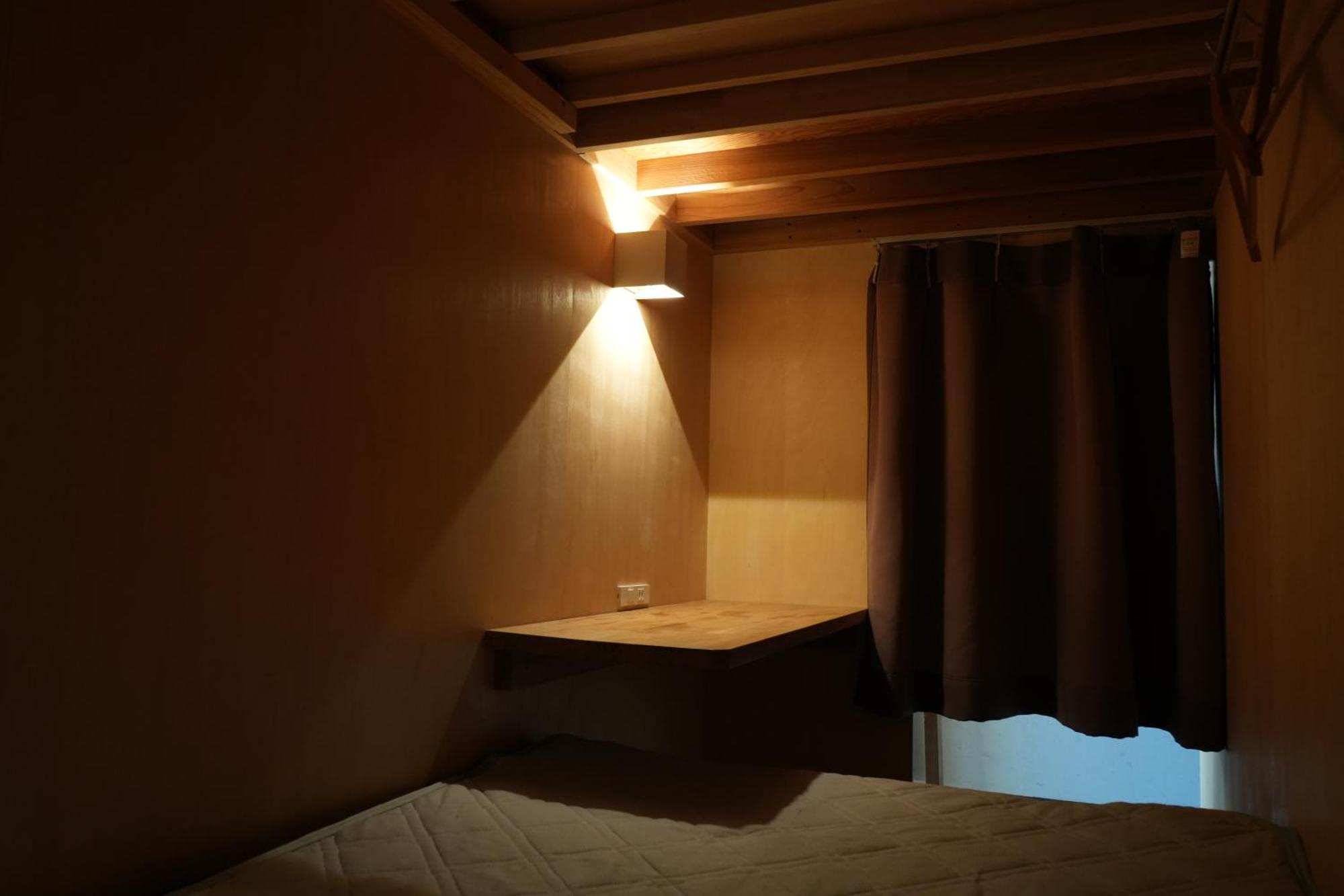 Litera en habitación compartida femenina de 12 camas con baño compartido - No fumadores