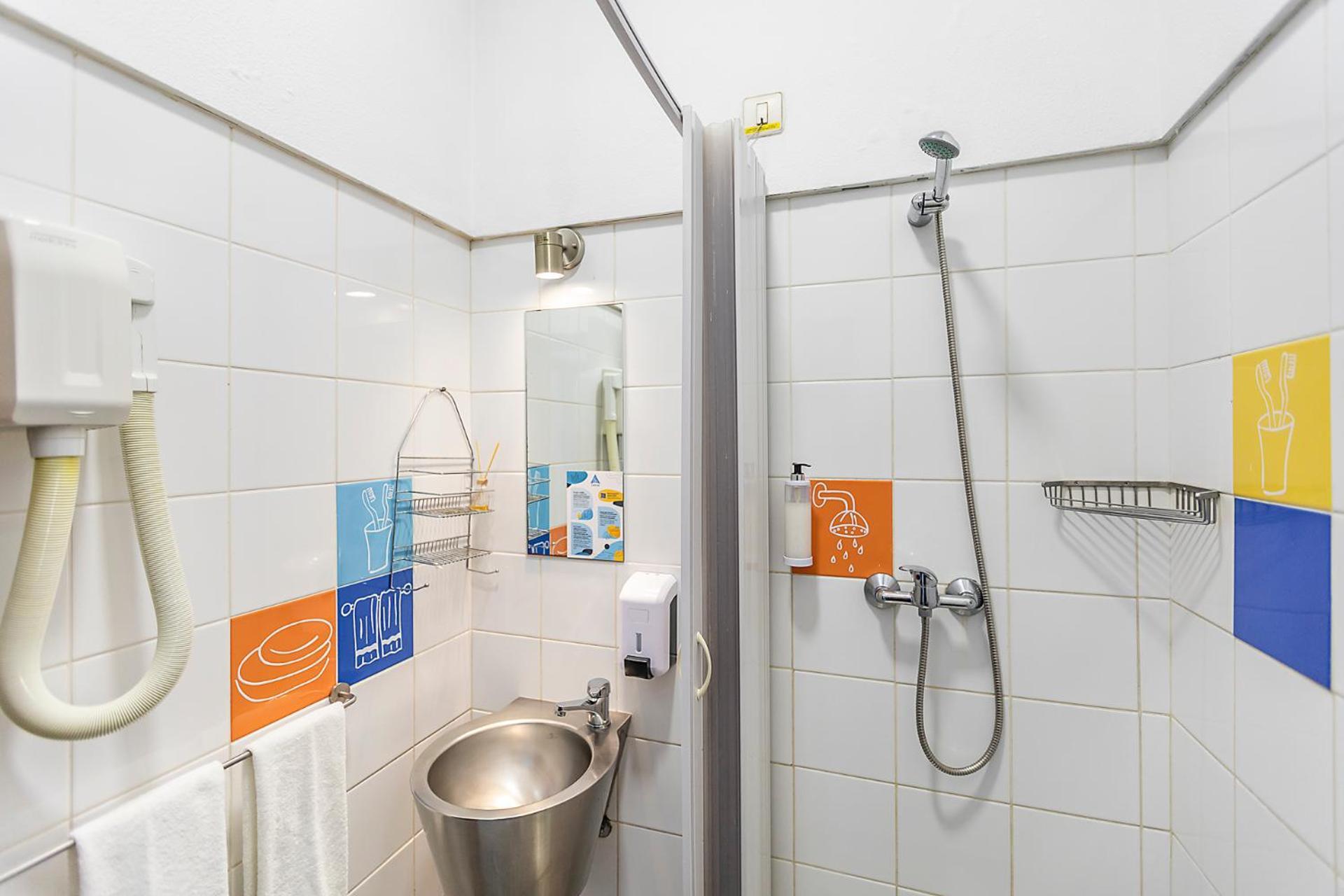 Quadruple Room with Private Bathroom
