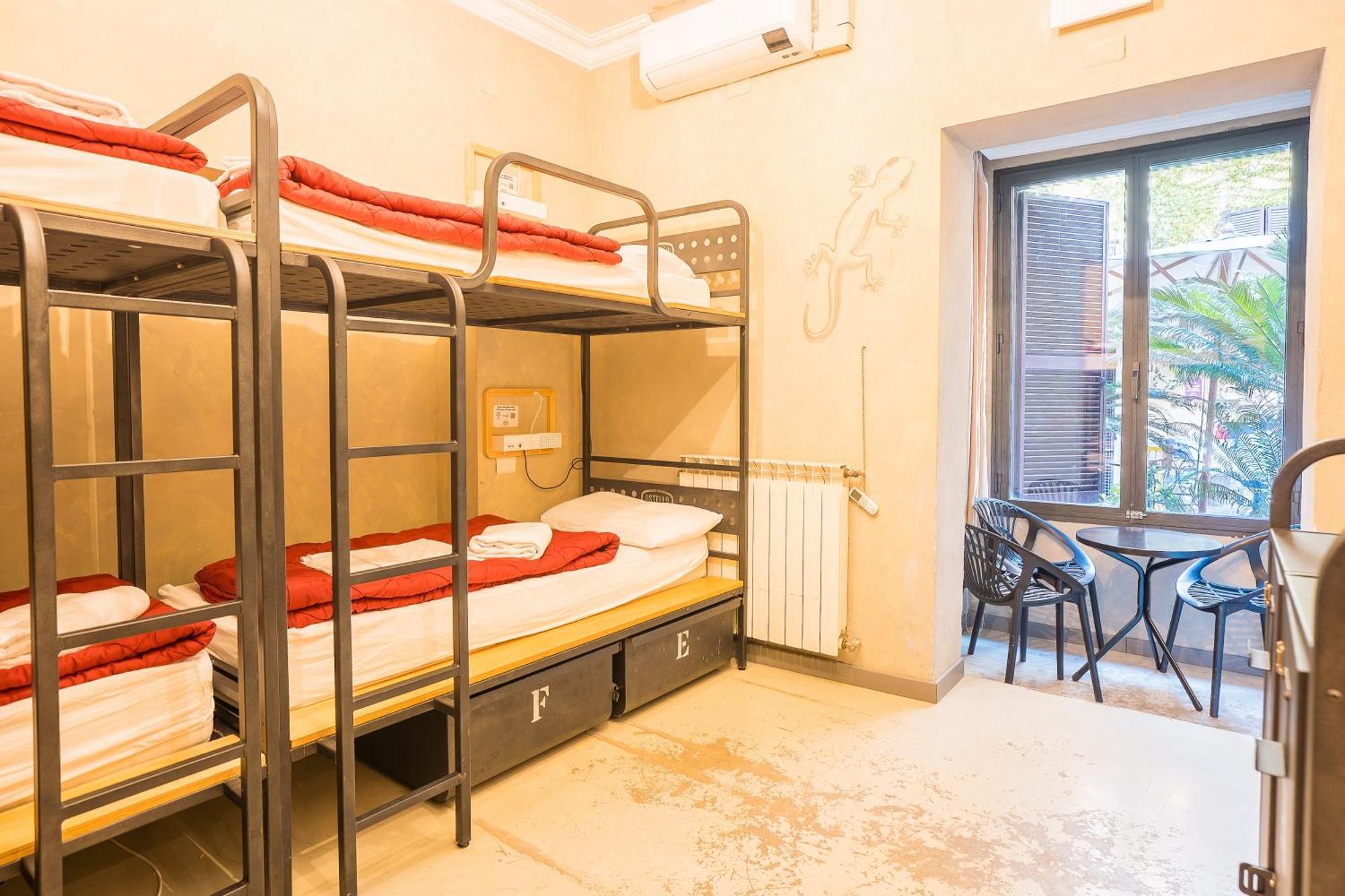 Bed 8-Bed Mixed Dormitory Room