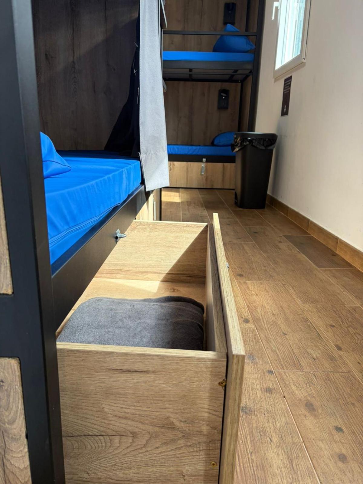 Bed 8-Bed Mixed Dormitory Room