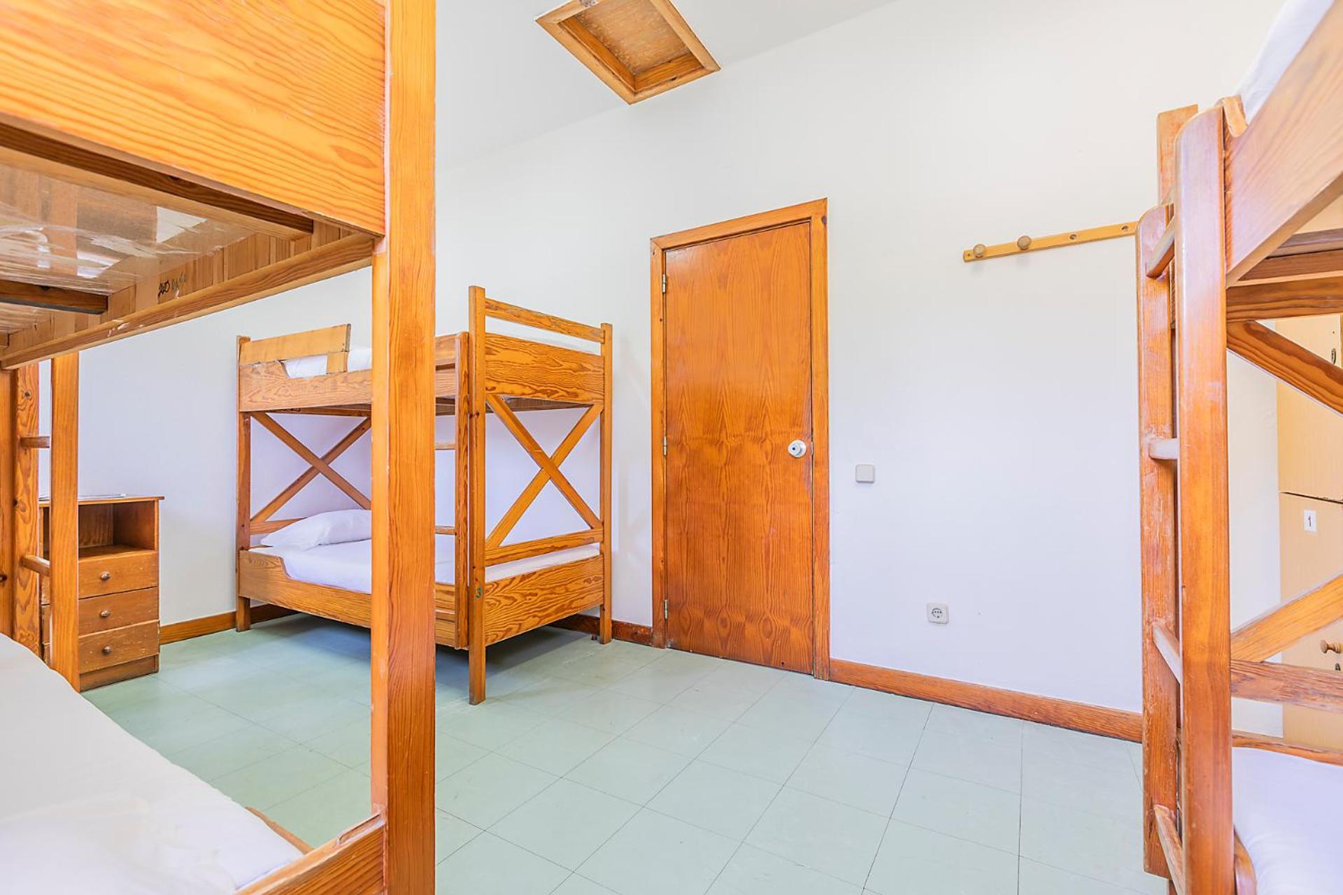 Bunk Bed 8-Bed Female Dormitory Room