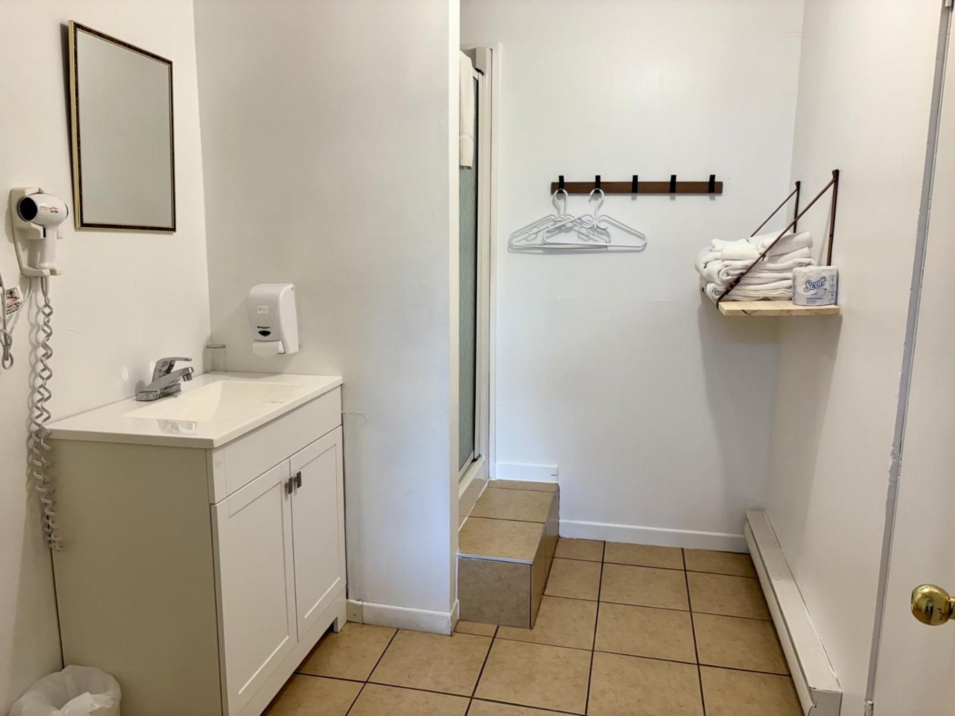 Quadruple Room Bathroom