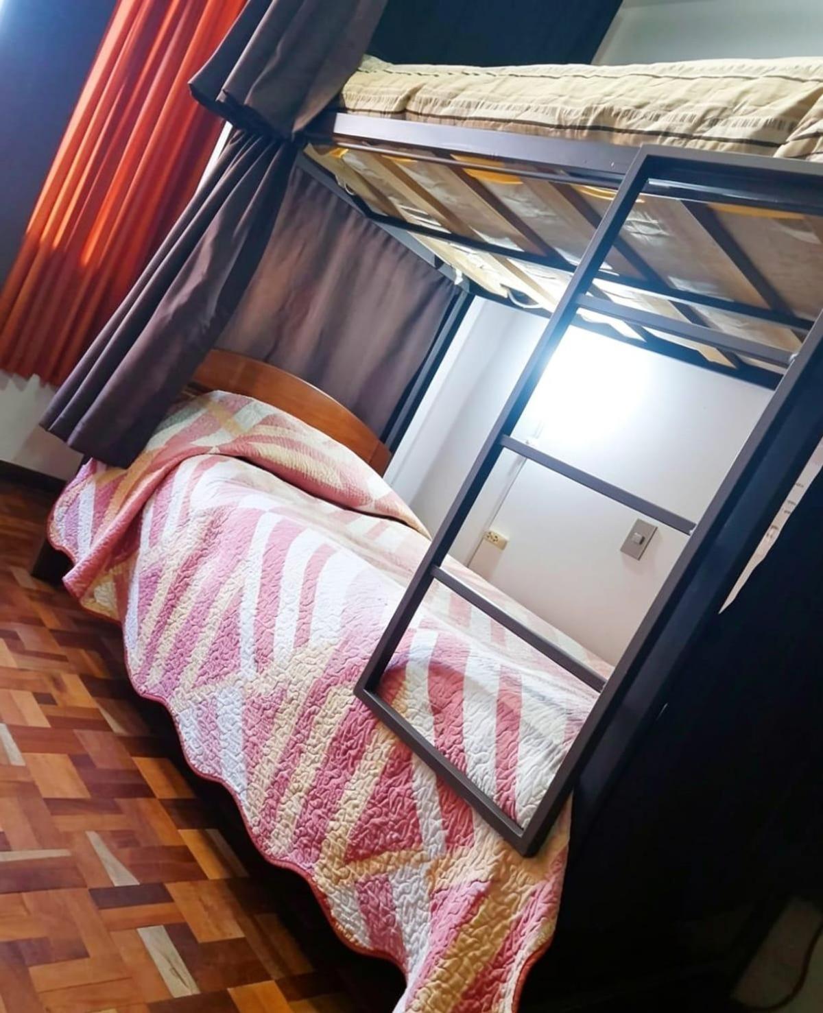 Cama Individual en dormitorio compartido de 6 camas