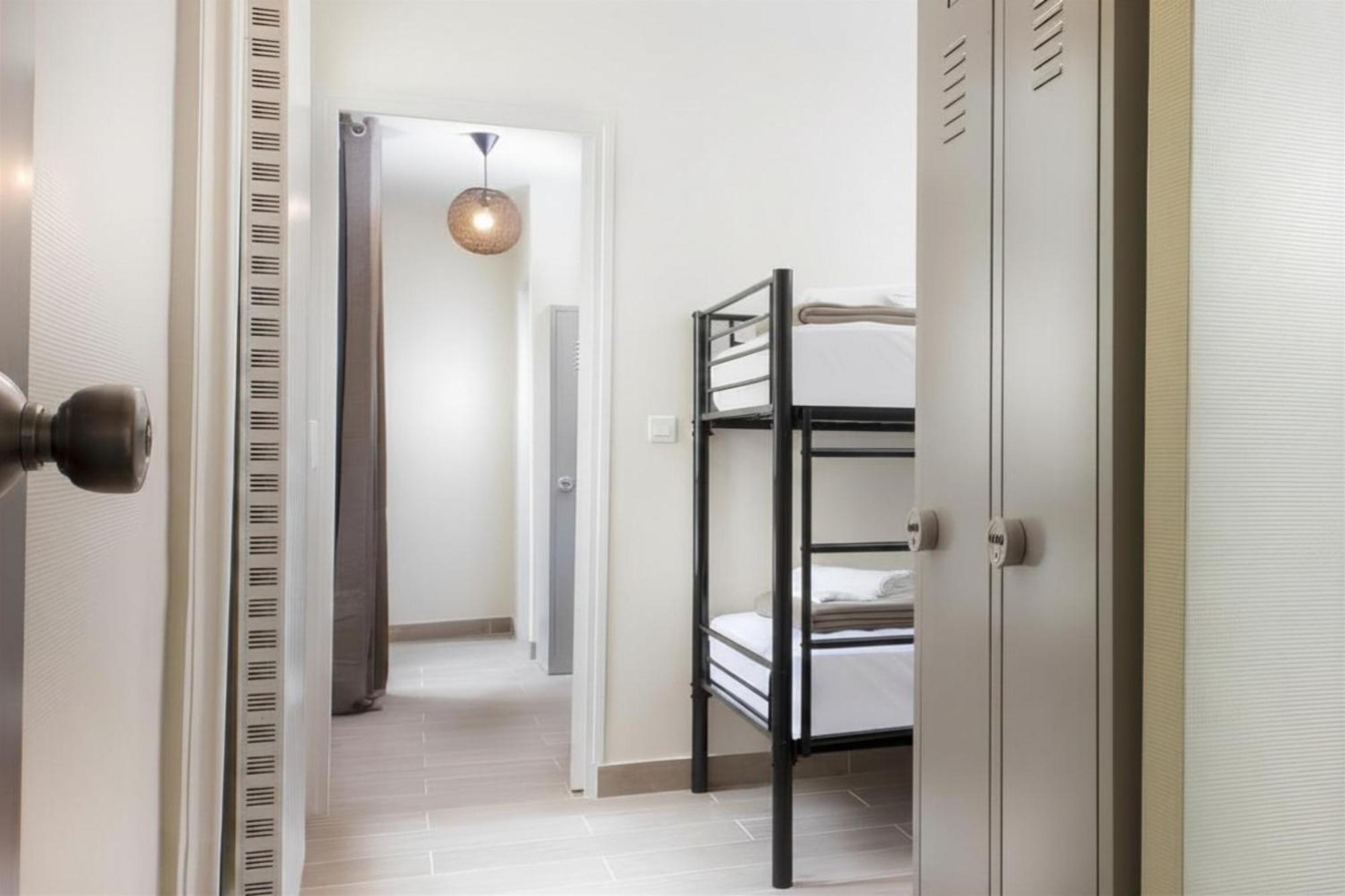 Bed 8-Bed Mixed Dormitory Room