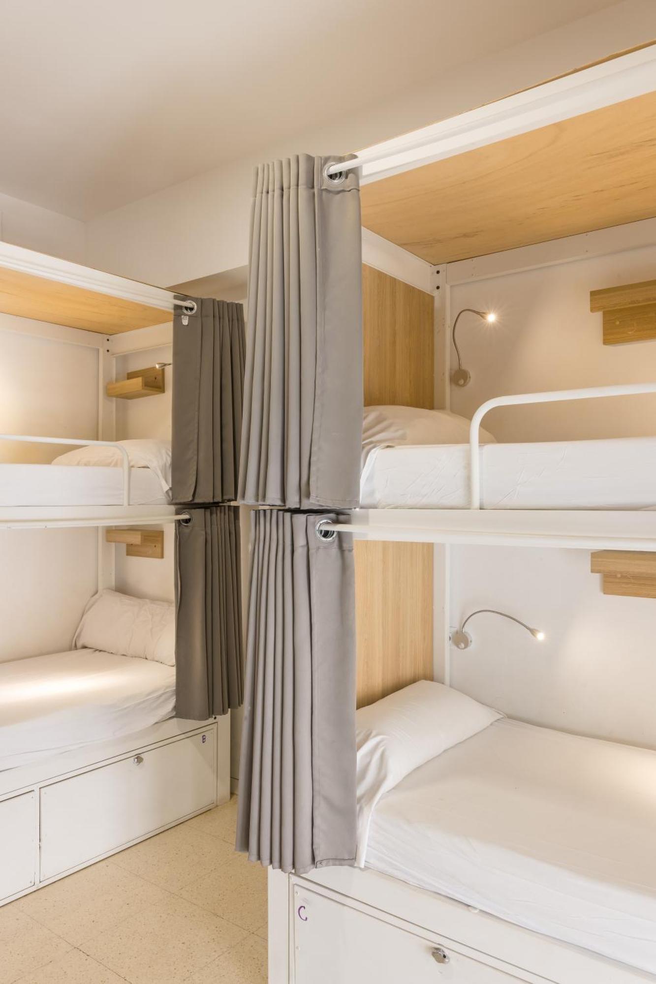 Bed 16-Beds Female Dormitory Room