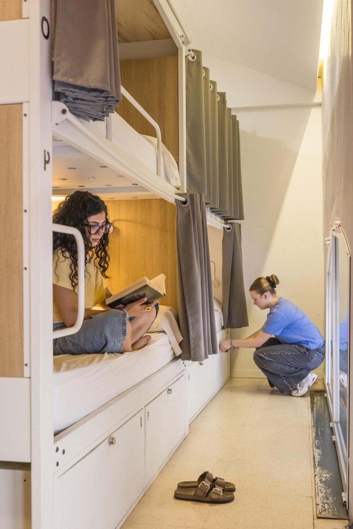 Bed 16-Beds Female Dormitory Room