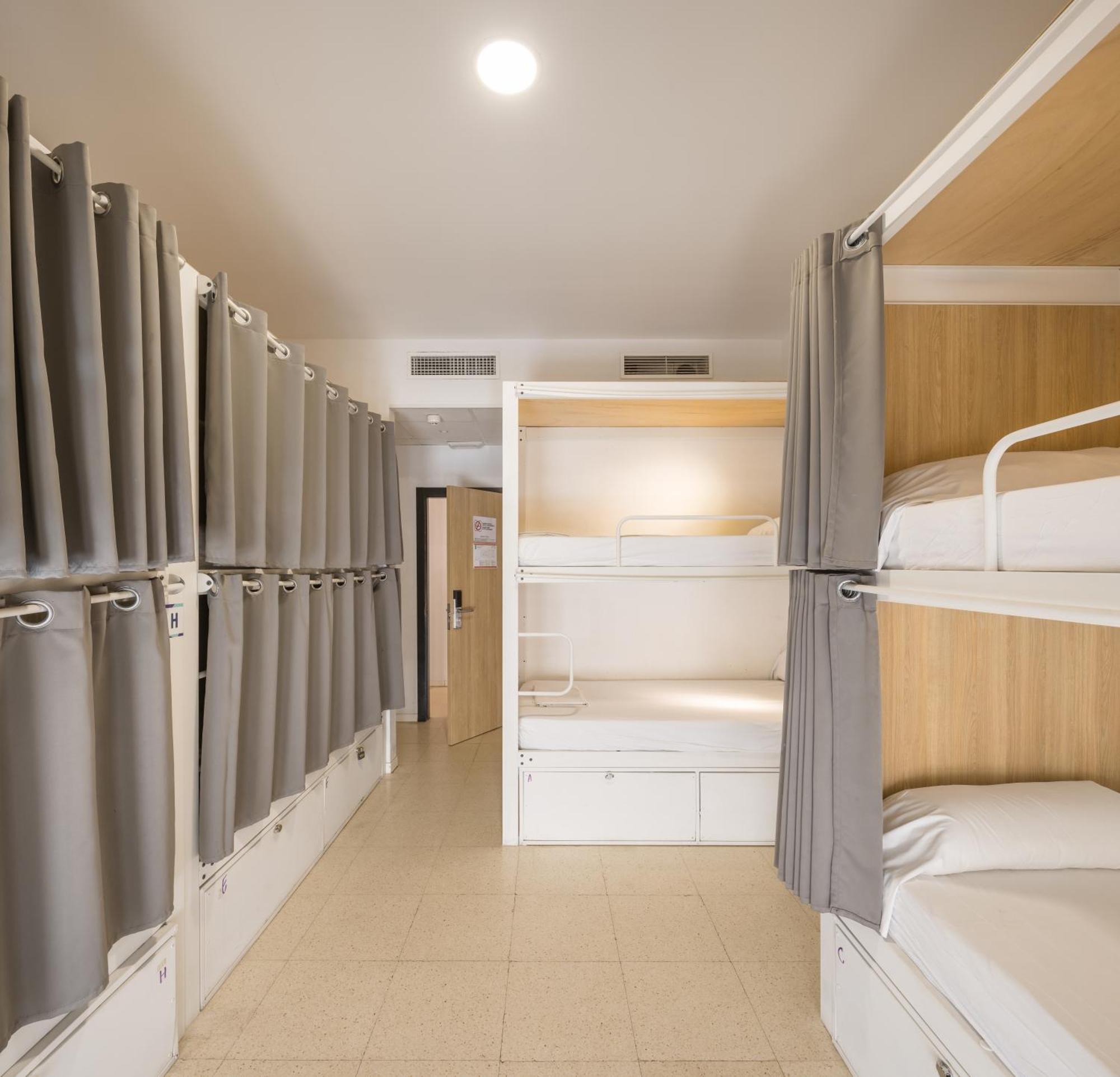 Bed 8-Bed Mixed Dormitory Room