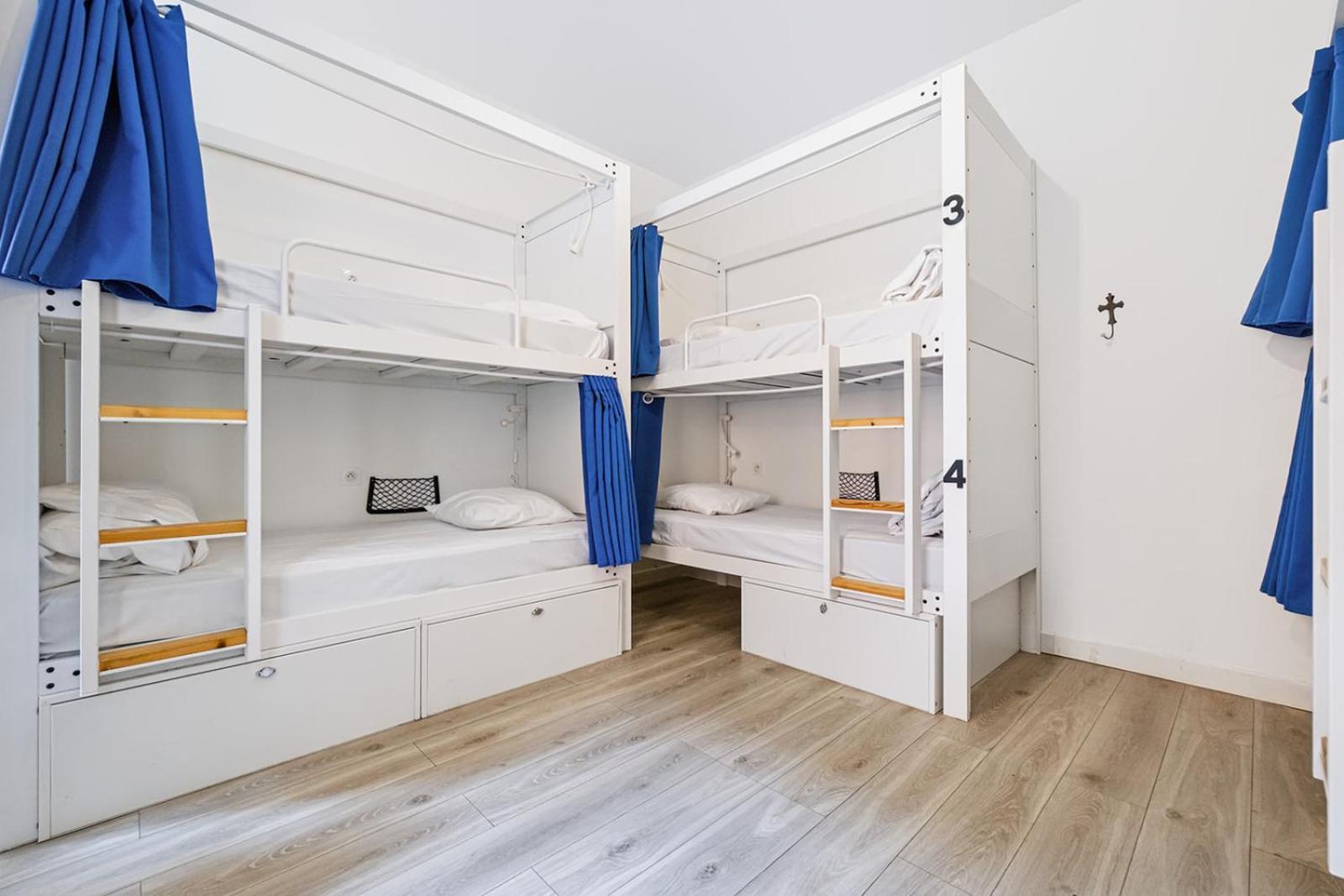 Bed 6-Bed Mixed Dormitory Room