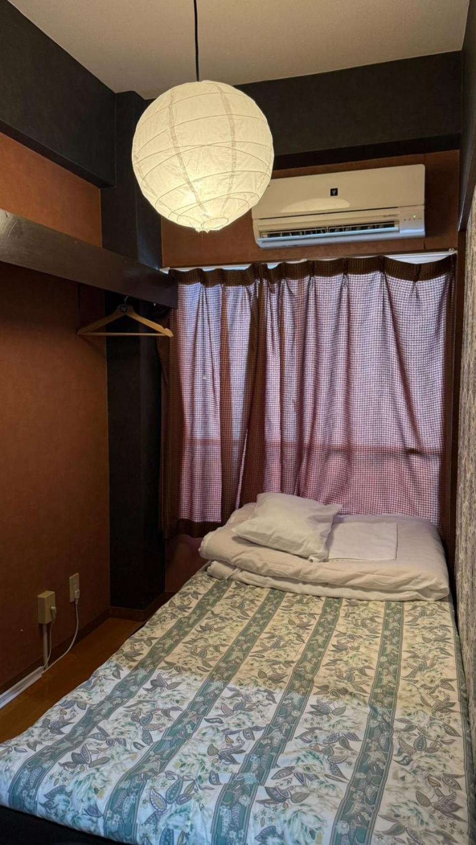 Single Room Shared Shower Toilet
