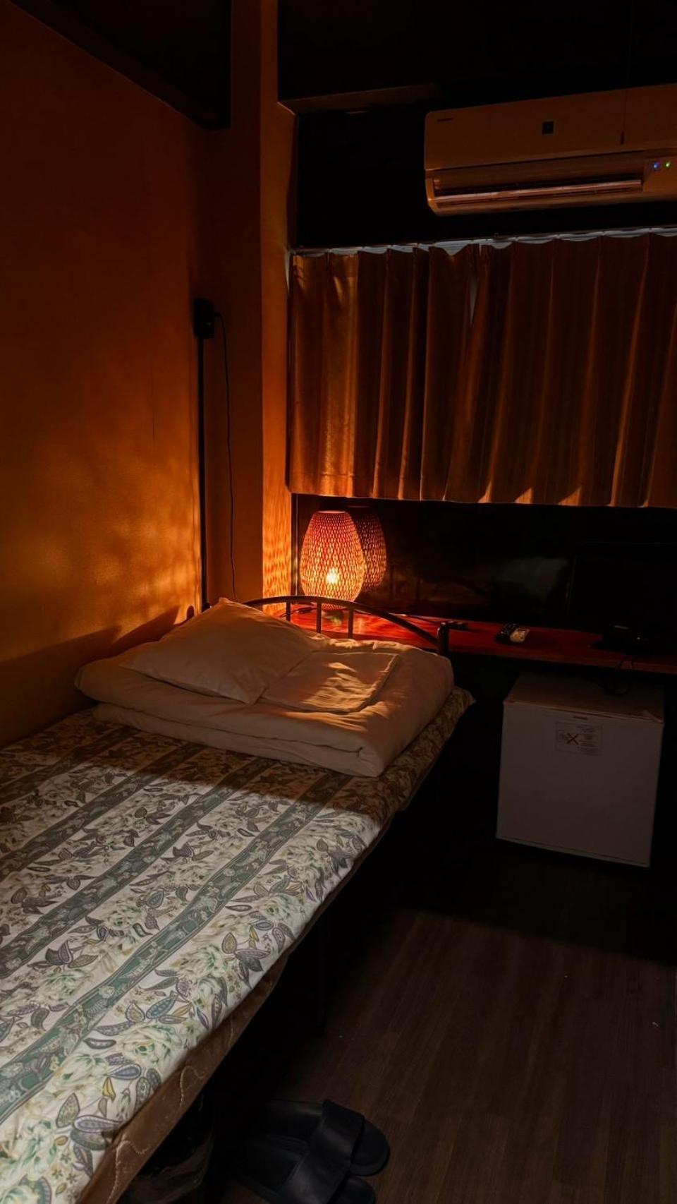 Single Room Shared Shower Toilet