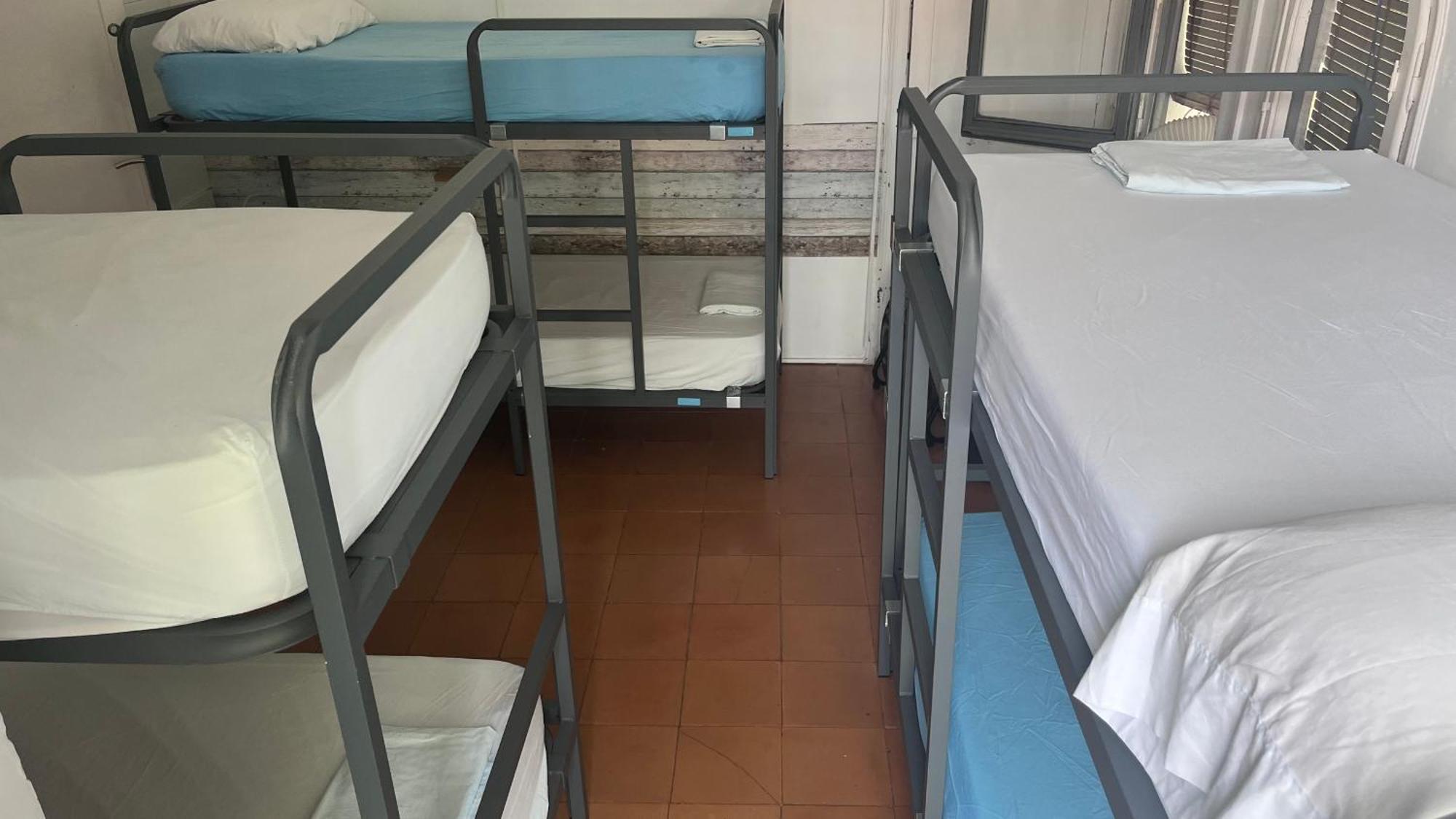 Bed 6-Bed Dormitory Room
