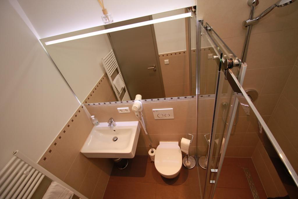 Deluxe Quadruple Room,188313290:JPEG
