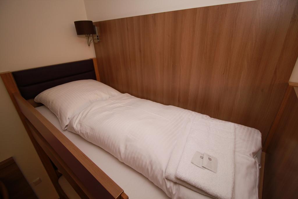 Deluxe Quadruple Room,188313473:JPEG