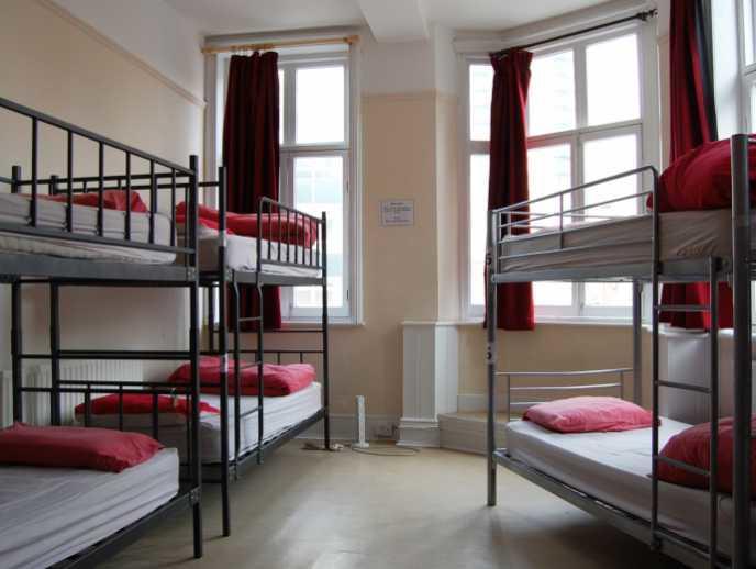Posto Letto in Dormitorio Misto con 10 Letti