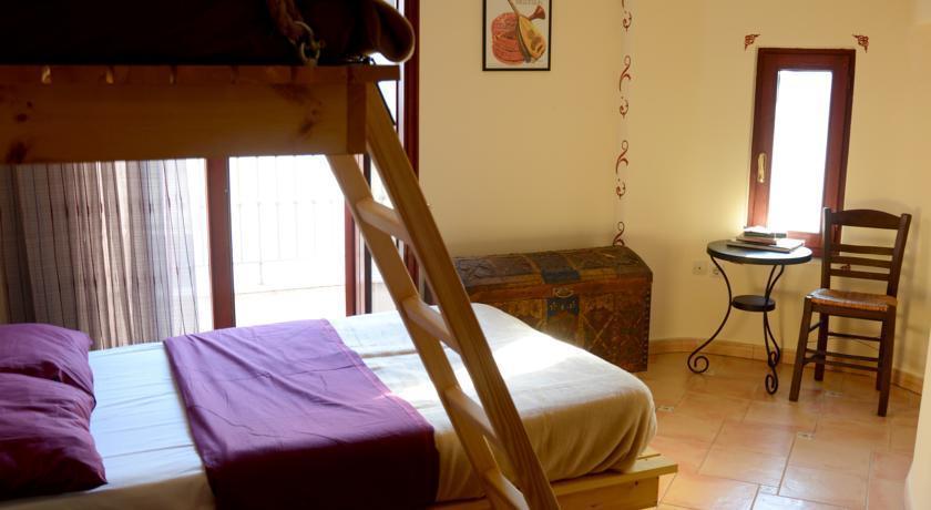 Deluxe Double Room with Balcony and Shared Bathroom