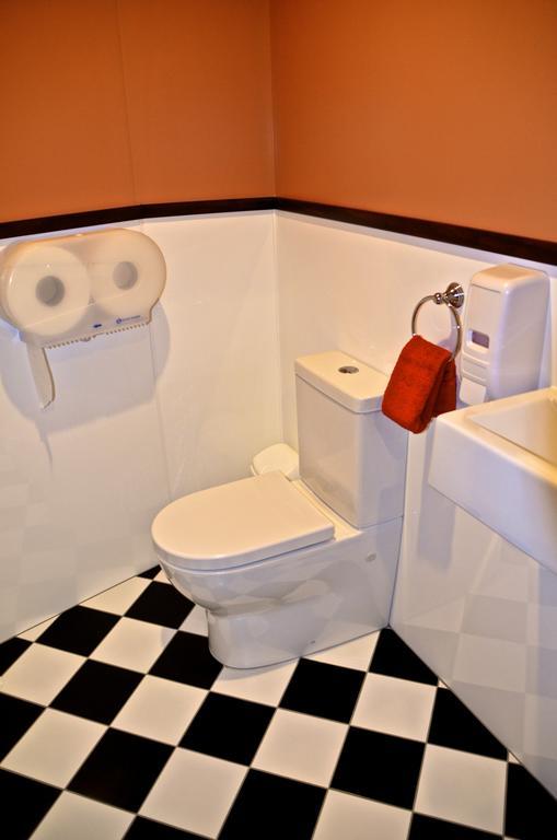 6 Bed Mixed Dorm with toilet -Single Pod