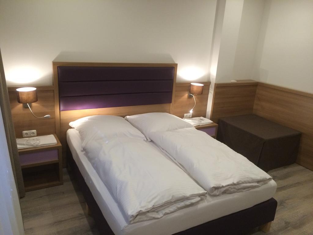 King Room Kitchenette,188313251:JPEG