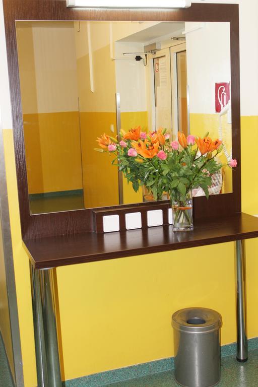 Single Bed in Mixed Dormitory Room