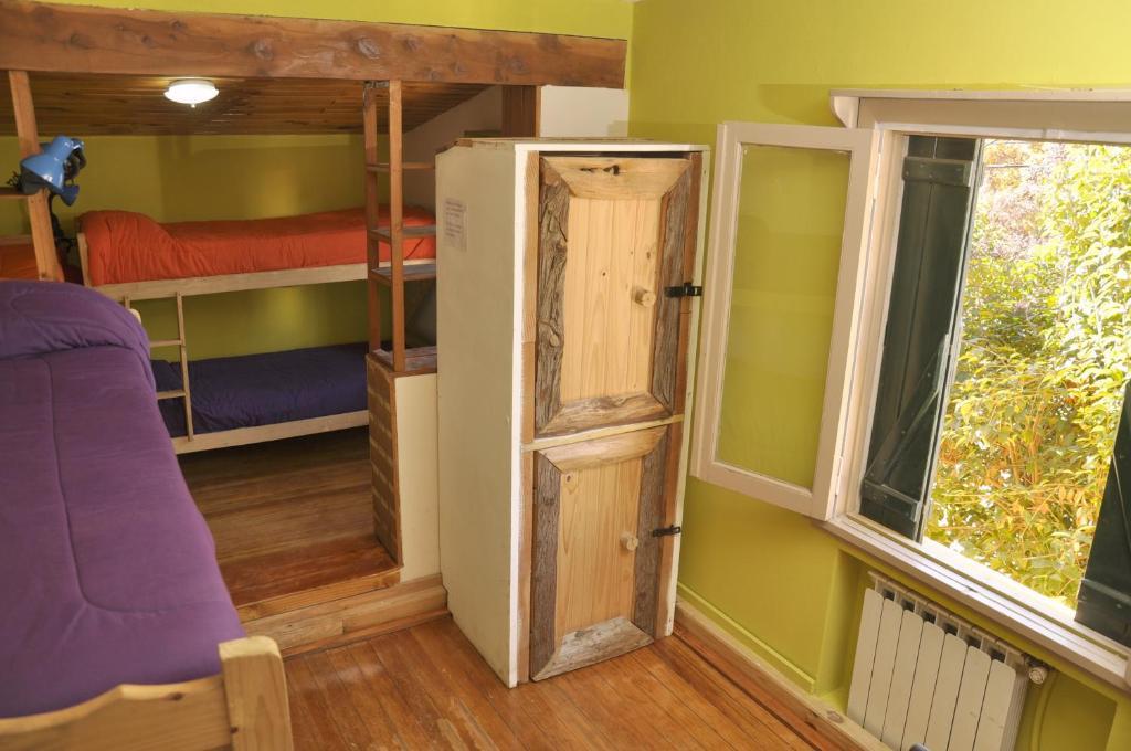 Cama Individual en dormitorio compartido de 6 camas