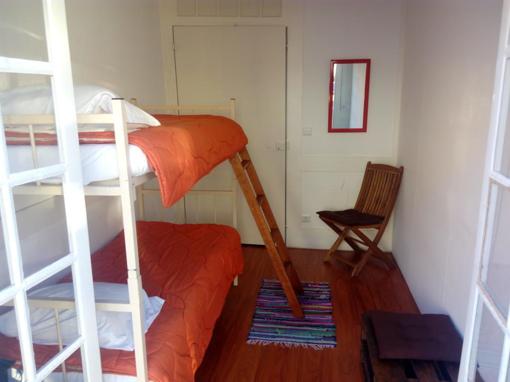 Cama individual en habitación compartida mixta