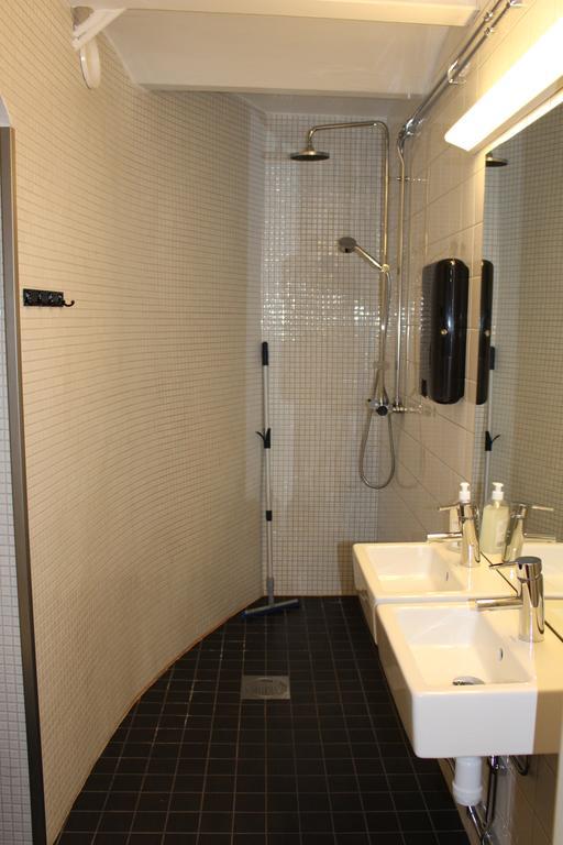 Posto Letto in Dormitorio Misto con 10 Letti