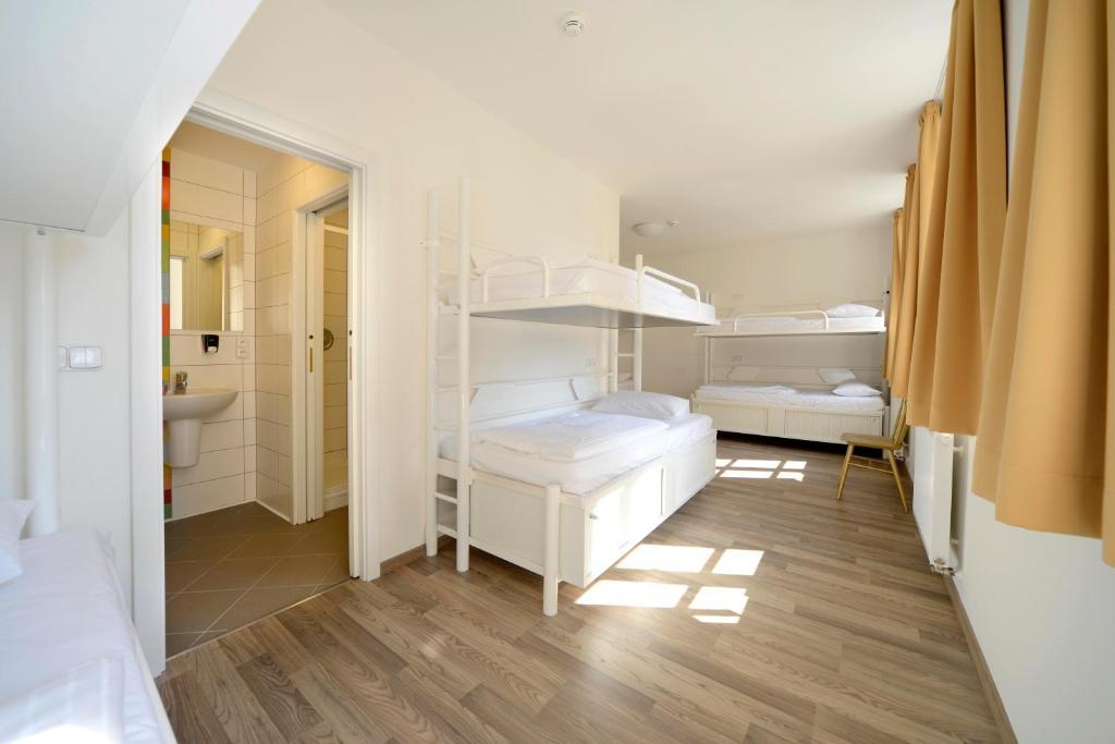 Bed in 8-Bed Female Dorm Ensuite