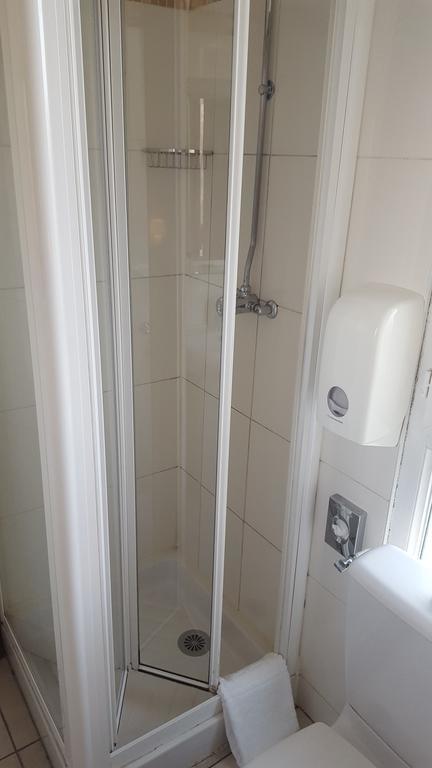 Chambre Lits Jumeaux avec Salle de Bains Privative
