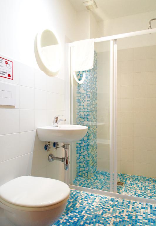 Camera Doppia con Letti Singoli con Bagno Interno