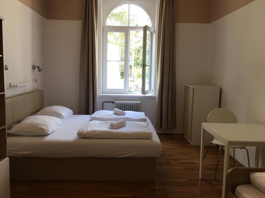 Chambre Double avec Lit d'Appoint