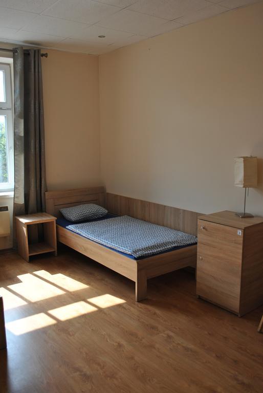 Twin Room with Shared Bathroom,445559220:JPEG