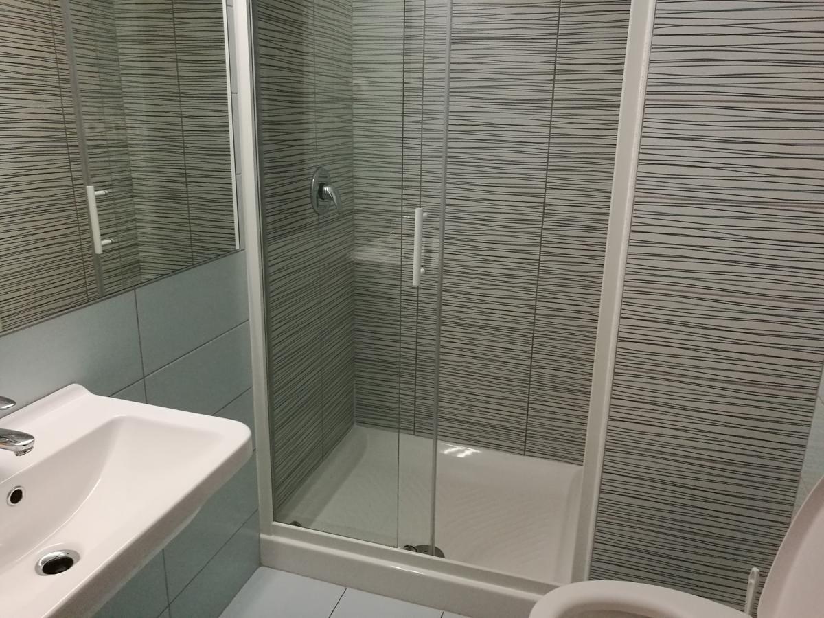 Posto Letto in Dormitorio Misto con 10 Letti