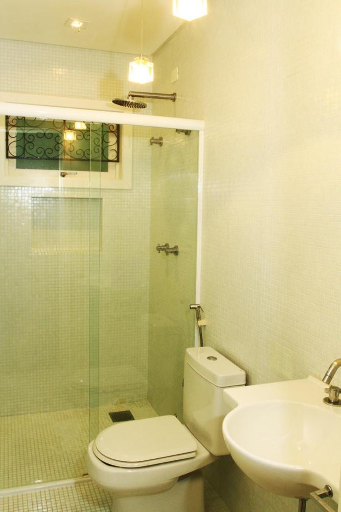 Cama en habitación compartida femenina de 6 camas