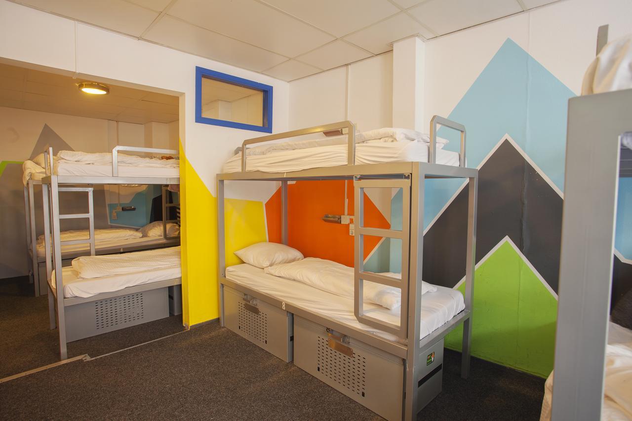 Posto Letto in Dormitorio Misto per 14 Persone