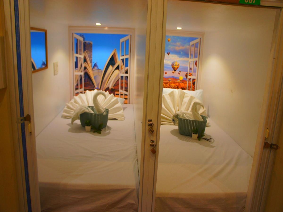 Single Capsule Bunk Bed