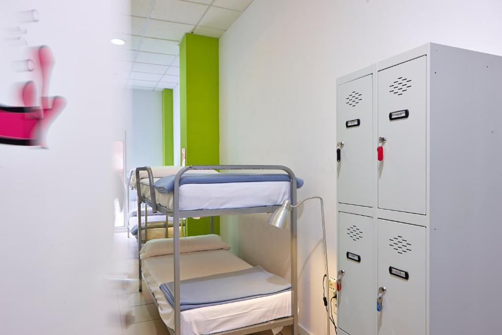 Posto Letto in Dormitorio con 6 Letti