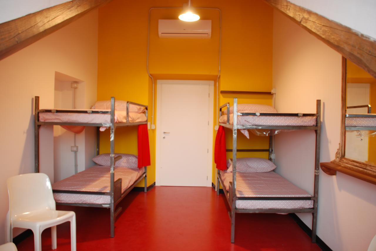 Posto Letto in Dormitorio Misto con 4 Letti