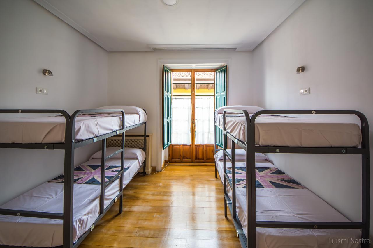 Single Bed 4-Bed Dormitory Room