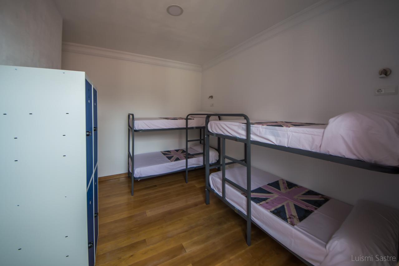 Single Bed 4-Bed Dormitory Room