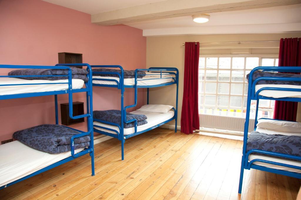 1 Bunk Bed a 6 Bed Dorm