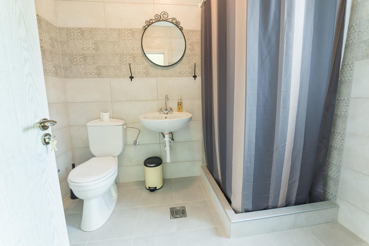Twin Room with Shared Bathroom,1194428587:JPEG