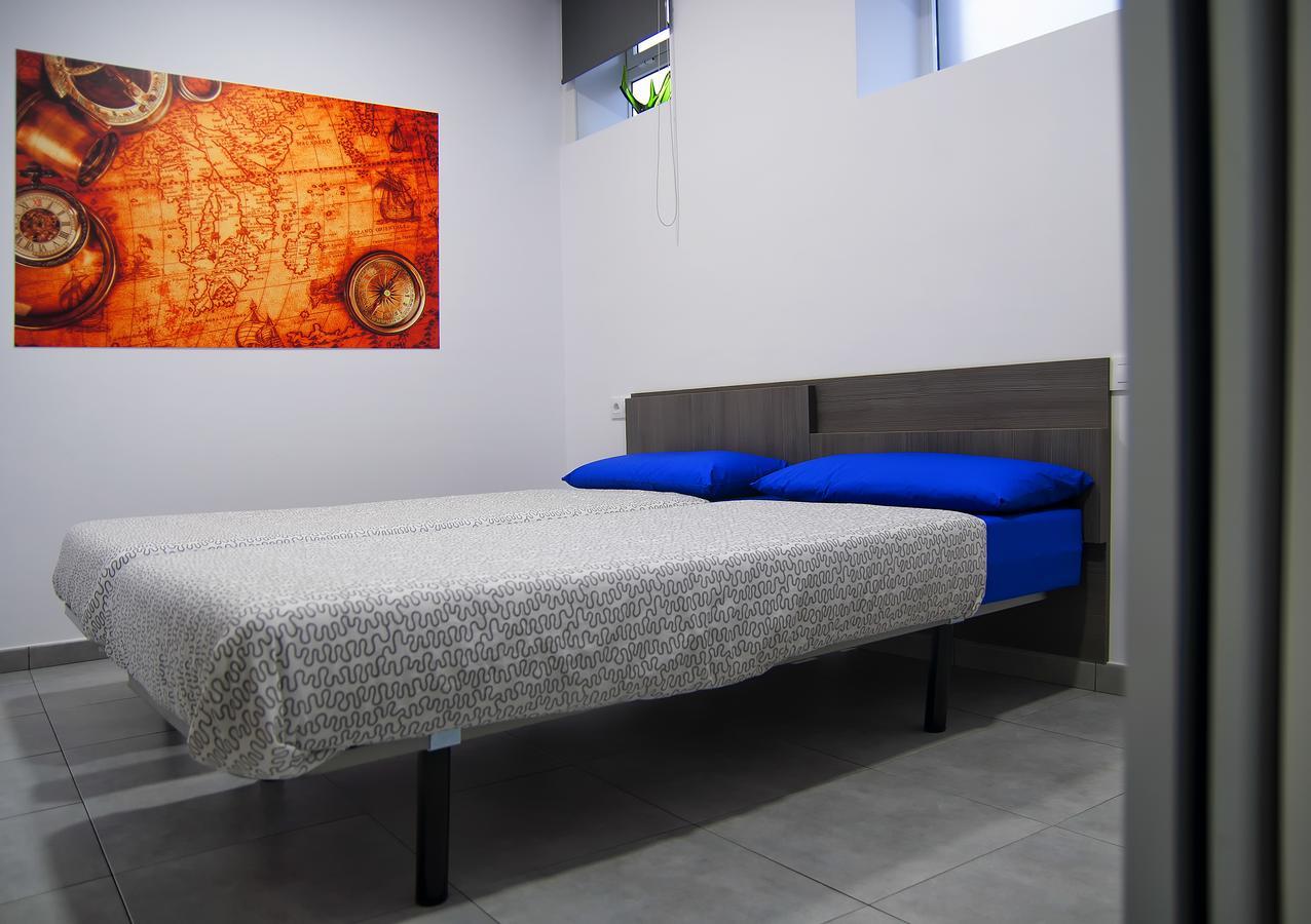 Single Bed Mixed Dormitory Room