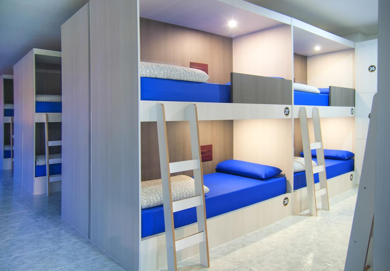 Single Bed Mixed Dormitory Room