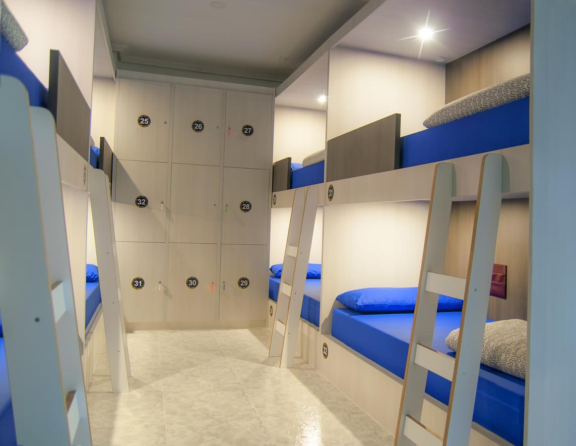 Single Bed Mixed Dormitory Room