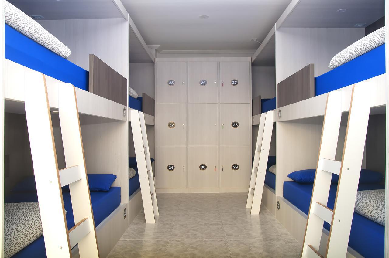 Single Bed Mixed Dormitory Room